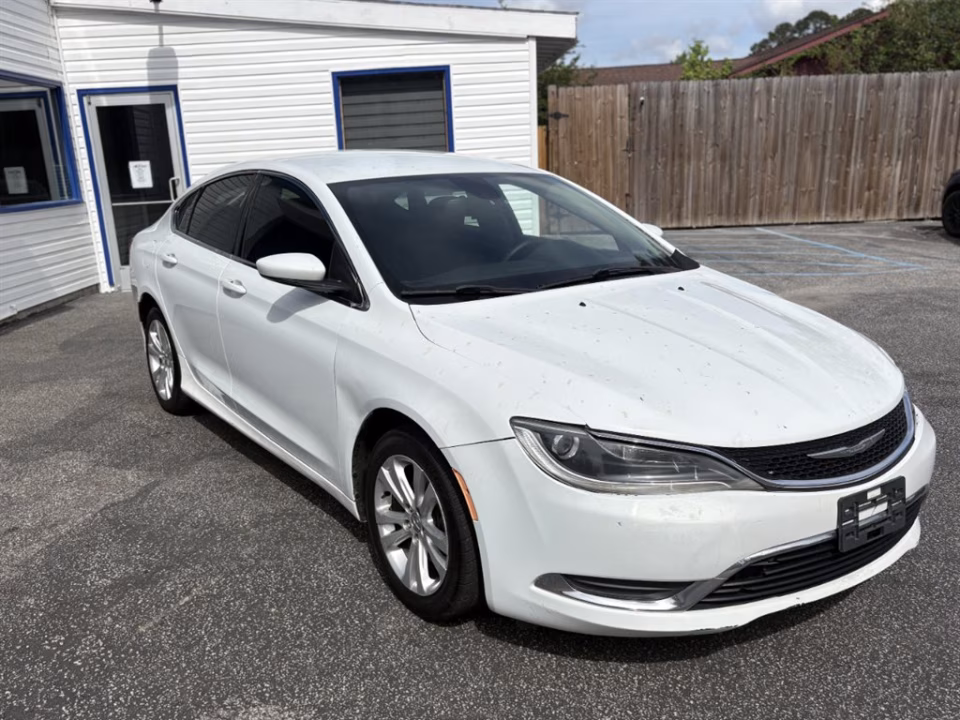 2016 Chrysler 200 Limited's photo