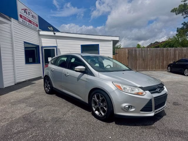 2014 Ford Focus 5 Door Hatch SE's photo