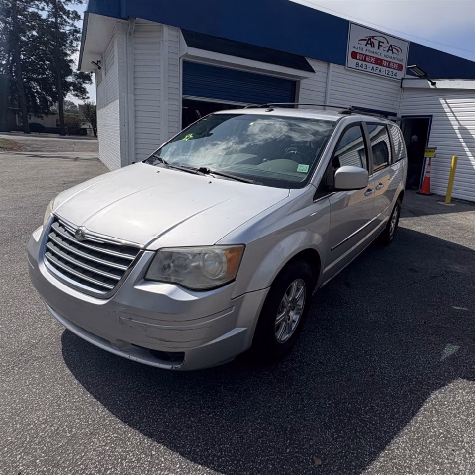 2009 Chrysler Town & Country Touring's photo