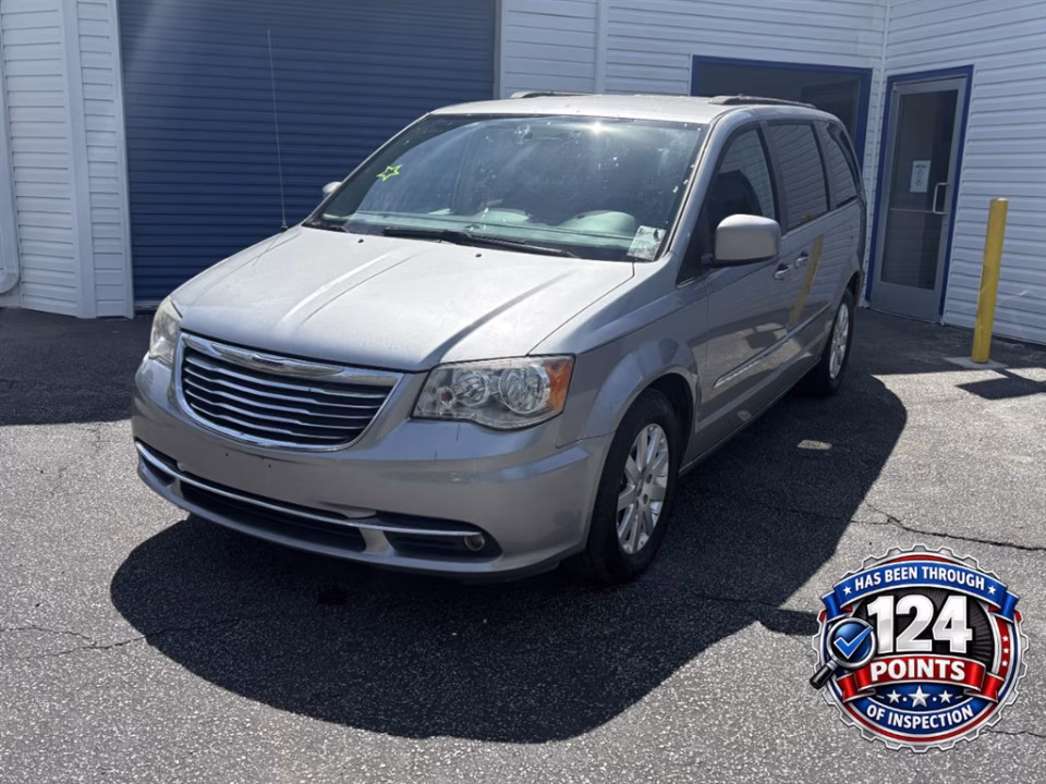 2016 Chrysler Town & Country Touring's photo